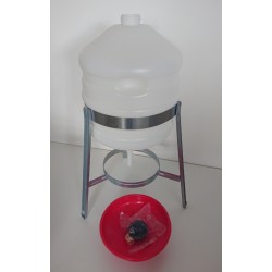 Barelová napáječka s horním plněním na nohách 30 l