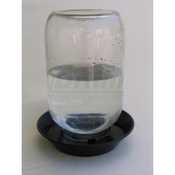 Napáječka na láhev od okurek - pouze plastová miska