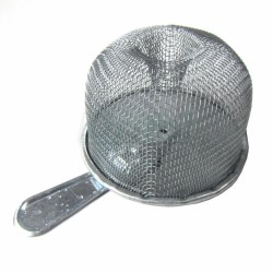 Past na myši domečková - na jednu návnadu možno chytit několik živých myší