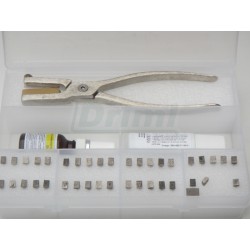 Tetovací sada 4 mm - kazeta: kleště, 3x sada čísel 0-9, znaky S,K,P,C,J,-, barva, desinfekce,