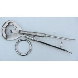 Kleště k aplikaci otočných nosních kruhů B121