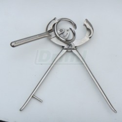 Kleště k aplikaci otočných nosních kruhů B121