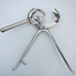 Kleště k aplikaci otočných nosních kruhů B121