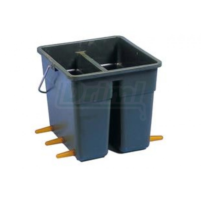 Napájecí kbelík pro jehňata 2 x 4 l, hranatý, dělený , zavěšuje se na příčku hrazení