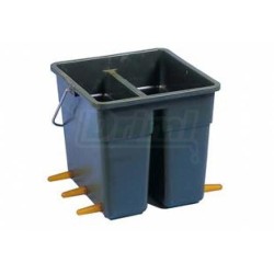 Napájecí kbelík pro jehňata 2 x 4 l, hranatý, dělený , zavěšuje se na příčku hrazení