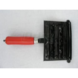 Hřbílko kravské,  oklepávací želízko, černý lak s prolisem, 7řad