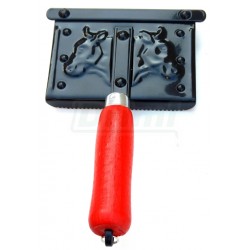 Hřbílko kravské,  oklepávací želízko, černý lak s prolisem, 7řad