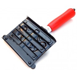 Hřbílko kravské,  oklepávací želízko, černý lak s prolisem, 7řad