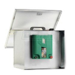 Kovová schránka pro upevnění zdroje a solárního panelu