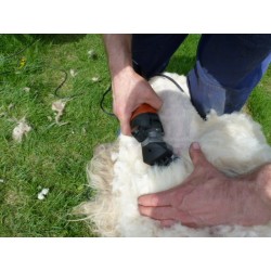 Clipper F7  kufříkový el. stříhací strojek na ovce