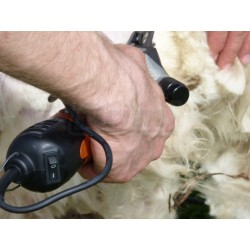 Clipper F7  kufříkový el. stříhací strojek na ovce