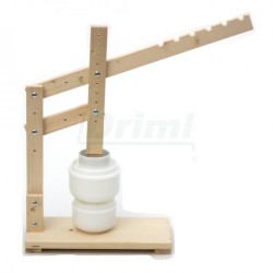 Ruční, jednopístový dřevěný lis