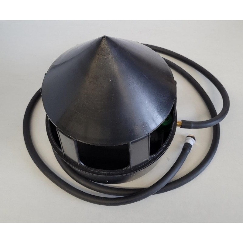 Napáječka s plováčkem na samospád, včetně vývodu a 2m hadičky, tvar domečku s okny