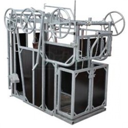 Paznehtářská fixační klec pro masný skot