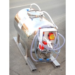 500 l Přepravní tank s měřením průtoku a sanitací na lyžinách