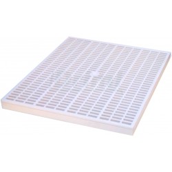 Rošt z umělé hmoty - polypropylénu,  rozměry 90 x 70 x 5 cm, velmi odolný