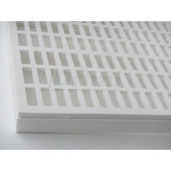 Rošt z umělé hmoty - polypropylénu,  rozměry 90 x 70 x 5 cm, velmi odolný