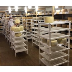 Plastová stohovatelná police 760 x 580 x 150 mm pro ukládání sýrů, masa ...