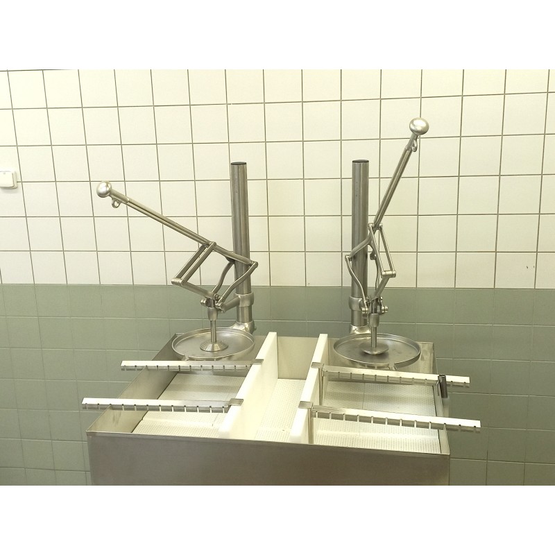 PL200P4 - Sýrařský předlisovací stůl s pojezdem + 4 x mechanický pantografický lis